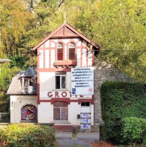 belgie/dinant/square-pierre-joseph-lion