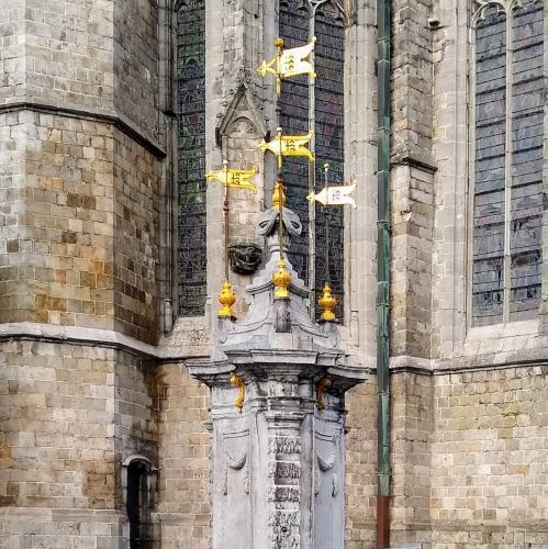 belgie/mons/fontaine-pilori