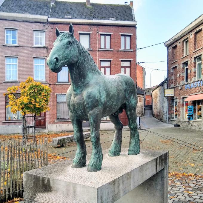 belgie/soignies/statue-du-petit-cheval