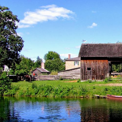 canada/thousand-islands/upper-canada-village