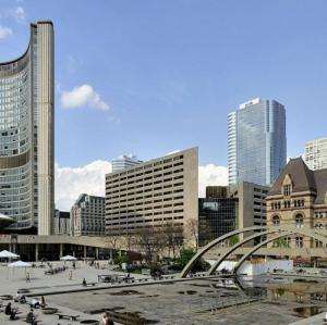 canada/toronto/nathan-philips-square