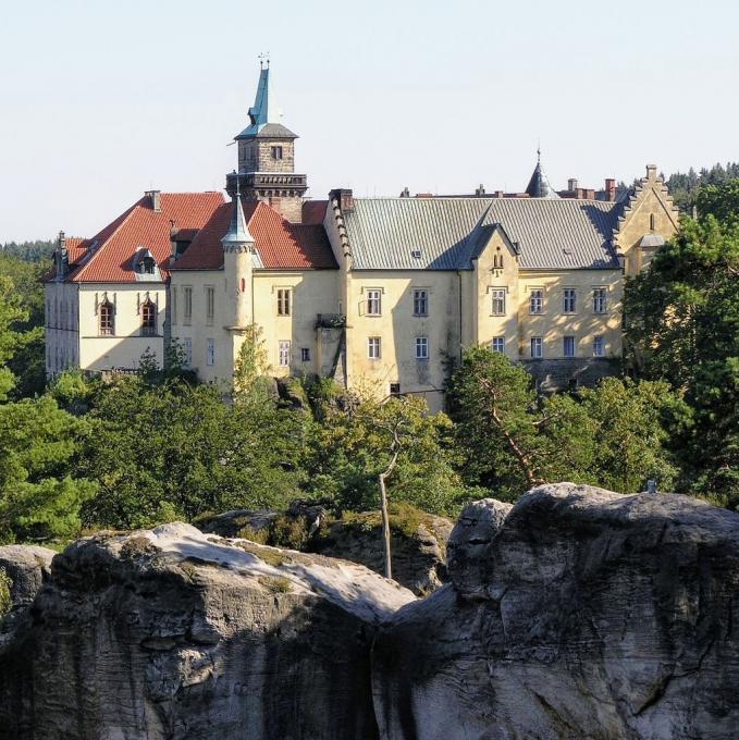 cesko/zamek-hruba-skala