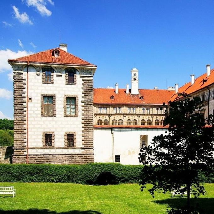 cesko/zamek-nelahozeves