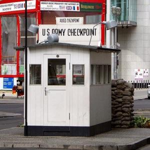 deutschland/berlin/checkpoint-charlie