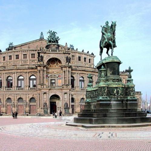 deutschland/dresden/theaterplatz