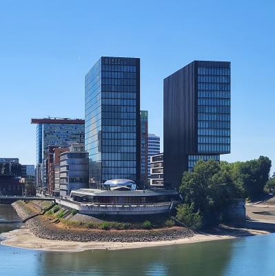 deutschland/dusseldorf/hafenspitze