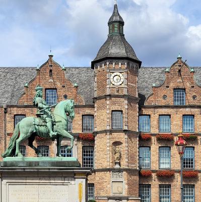 deutschland/dusseldorf/marktplatz