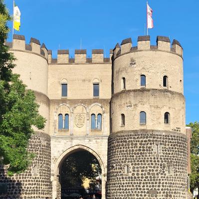 deutschland/koln/hahnentorburg