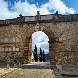 espana/antequera/arco-de-los-gigantes