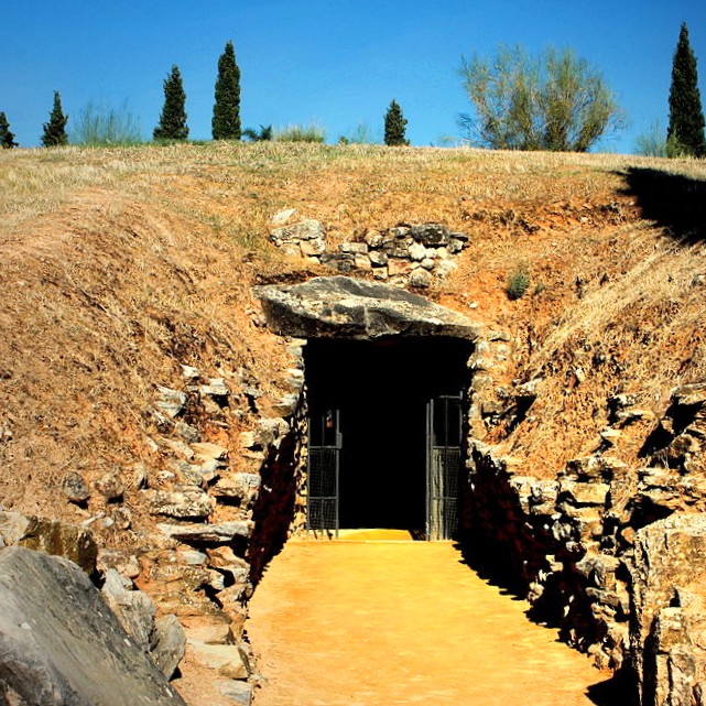 espana/antequera/dolmen-de-el-romeral