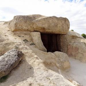espana/antequera/dolmen-de-menga