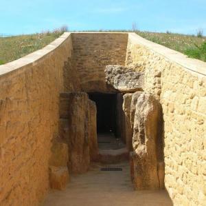 espana/antequera/dolmen-de-viera