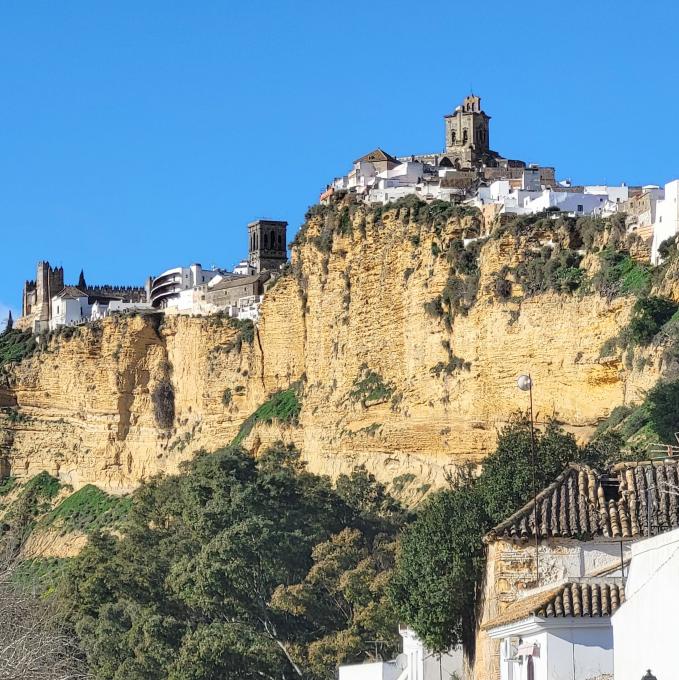 espana/arcos-de-la-frontera/panorama-este-desde-el-rio-guadalete