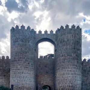 espana/avila/puerta-de-san-vicente