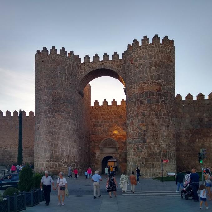 espana/avila/puerta-del-alcazar