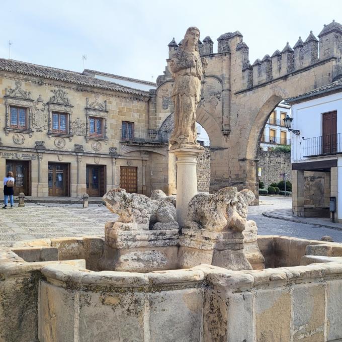 espana/baeza/plaza-de-los-leones