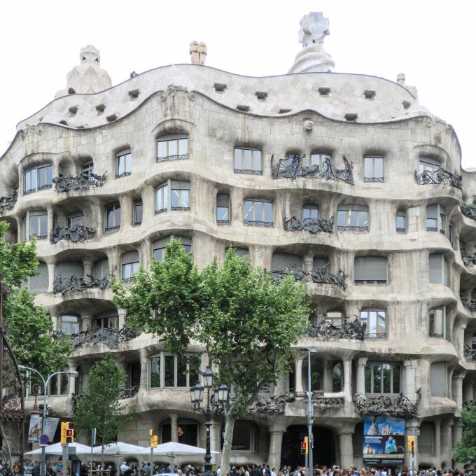 espana/barcelona/pedrera-casa-mila