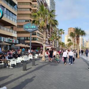 espana/benidorm/playa-de-levante-paseo-maritimo