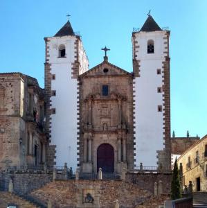 espana/caceres/iglesia-de-san-francisco-javier