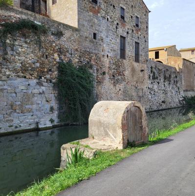 espana/castello-d-empuries/muralles