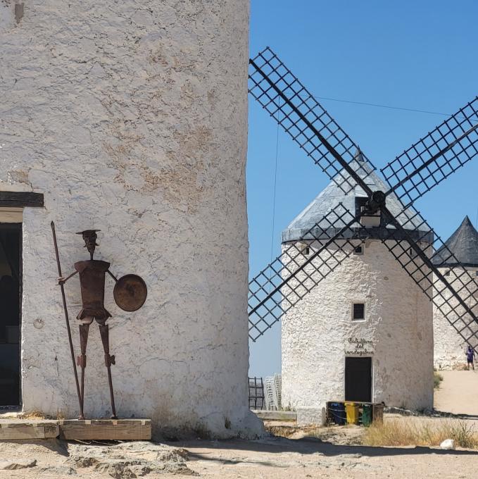 espana/consuegra/molinos-de-viento-del-cerro-calderico