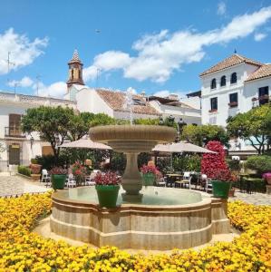 espana/estepona/plaza-de-las-flores