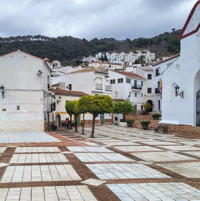 espana/genalguacil/plaza-de-la-constitucion-panorama