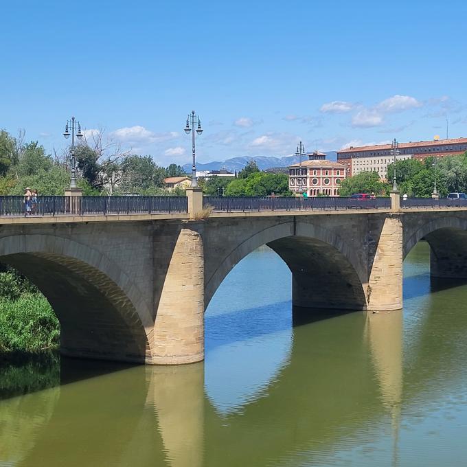 espana/logrono/puente-de-piedra