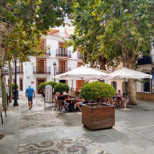 espana/nerja/plaza-cavana