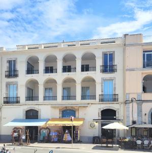 espana/palamos/antics-quarters-de-cavalleria