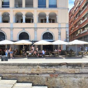 espana/palamos/antics-quarters-de-cavalleria