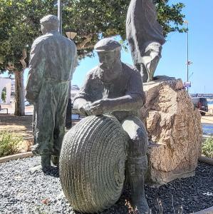 espana/palamos/monument-als-pescadors