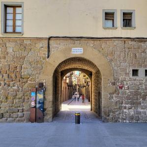 espana/solsona/portal-del-castell