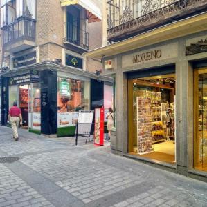 espana/toledo/calle-del-comercio