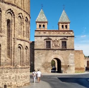 espana/toledo/puerta-de-bisagra