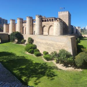 espana/zaragoza/palacio-de-la-aljaferia