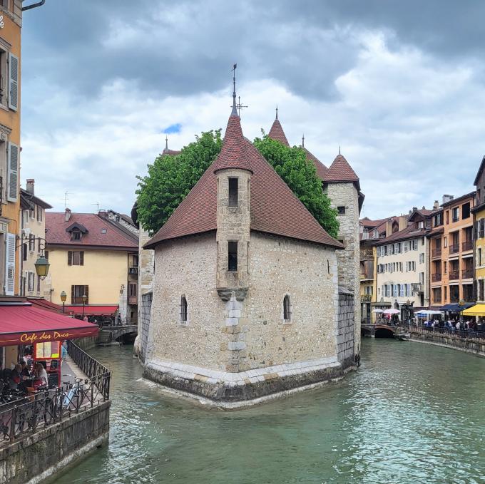 france/auvergne-rhone-alpes/annecy/palais-de-l-isle