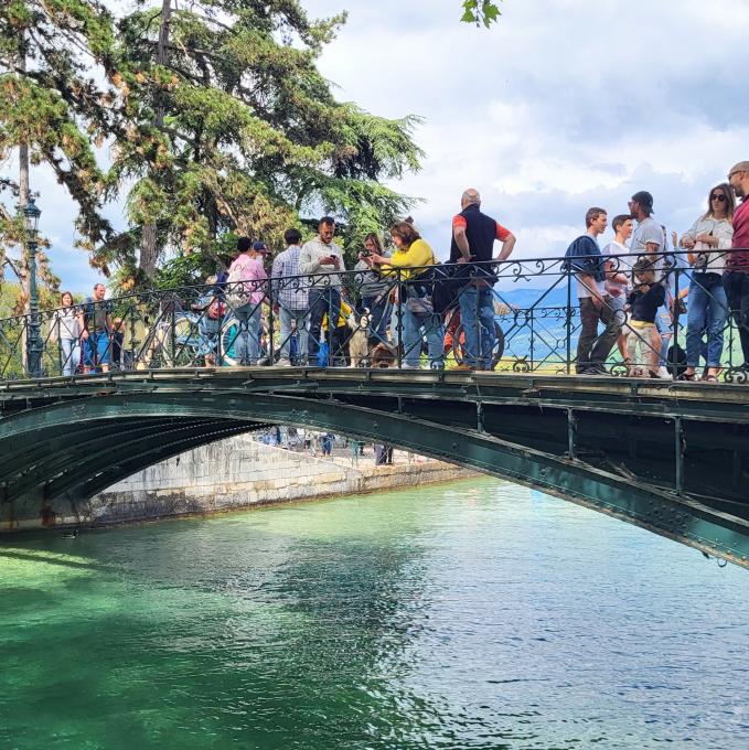 france/auvergne-rhone-alpes/annecy/pont-des-amours