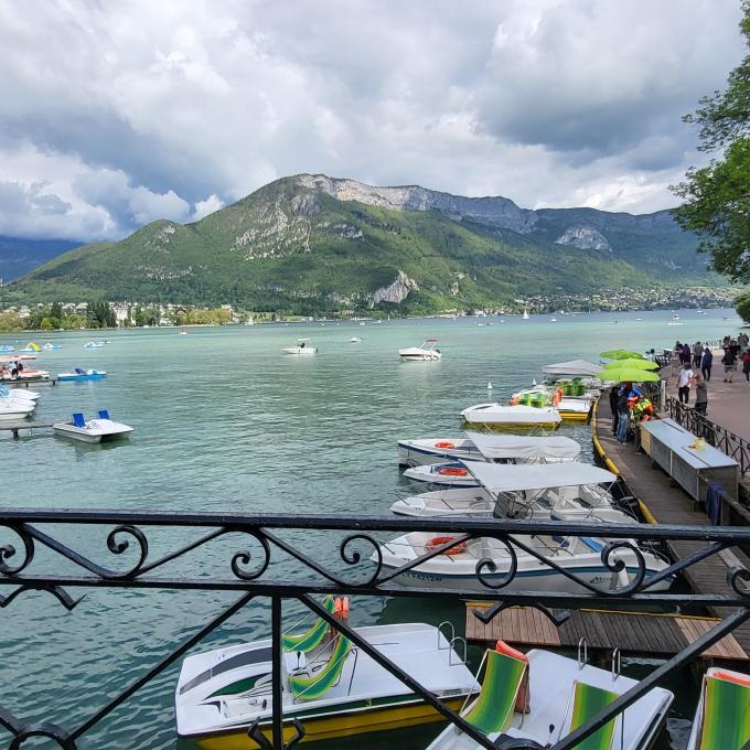 france/auvergne-rhone-alpes/annecy/pont-des-amours