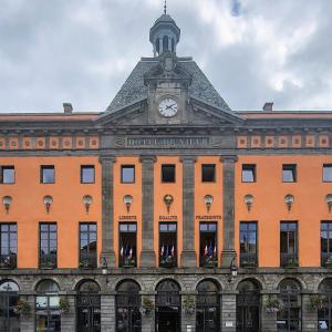 france/auvergne-rhone-alpes/aurillac/hotel-de-ville