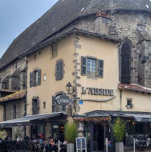france/auvergne-rhone-alpes/aurillac/place-du-square