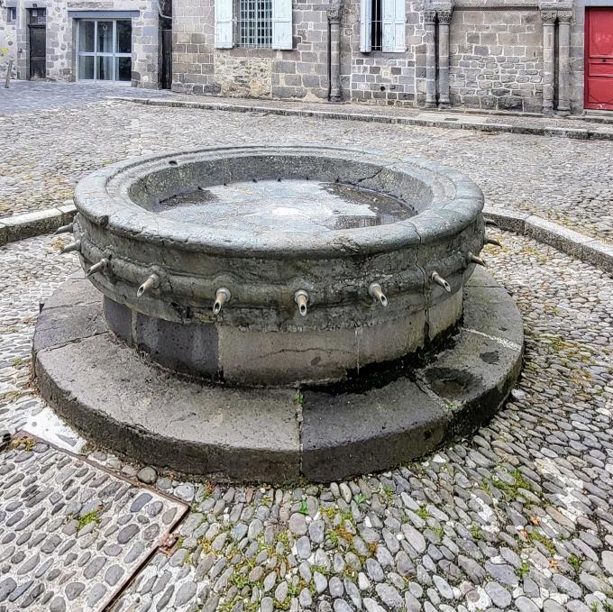 france/auvergne-rhone-alpes/aurillac/place-saint-geraud
