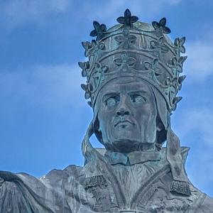 france/auvergne-rhone-alpes/aurillac/statue-de-gerbert