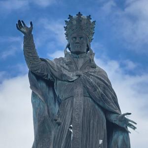france/auvergne-rhone-alpes/aurillac/statue-de-gerbert