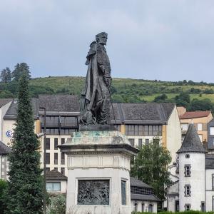france/auvergne-rhone-alpes/aurillac/statue-du-general-delzons