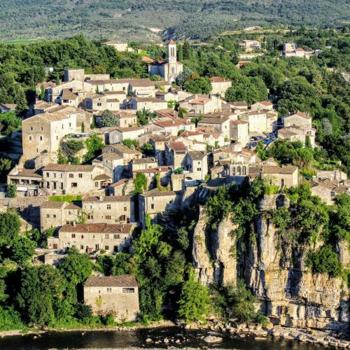 france/auvergne-rhone-alpes/balazuc