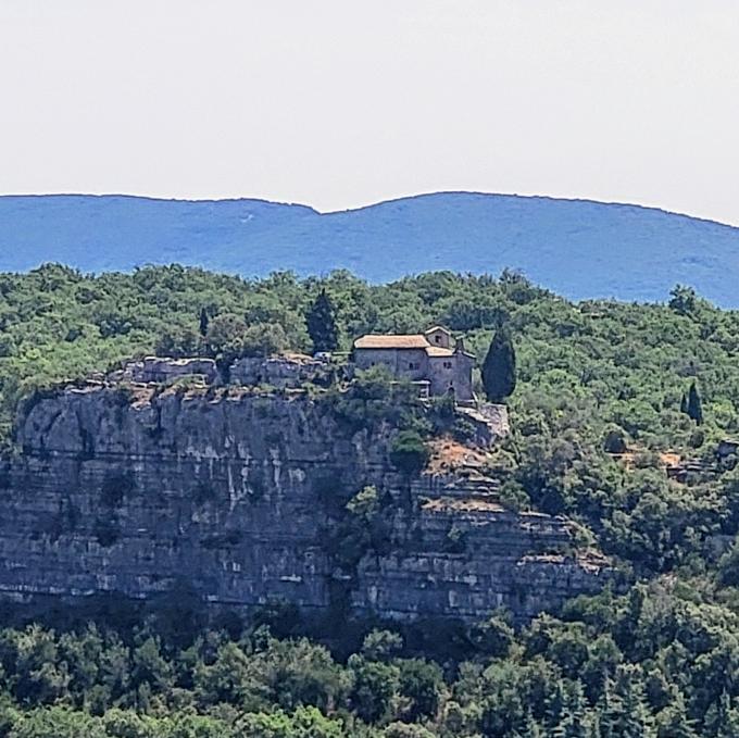 france/auvergne-rhone-alpes/bois-de-paiolive/ermitage-saint-eugene
