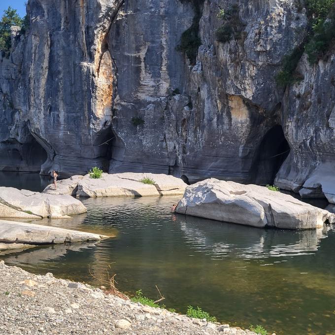 france/auvergne-rhone-alpes/bois-de-paiolive/falaises-des-actinidias