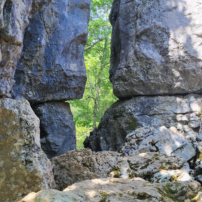 france/auvergne-rhone-alpes/bois-de-paiolive/sentier-de-la-vierge