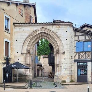 france/auvergne-rhone-alpes/bourg-en-bresse/porte-des-jacobins